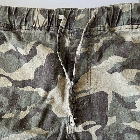 Royalty For Me Collection Green Camo Cut Off Elastic Waist Shorts Size 2X - Picture 3 of 6